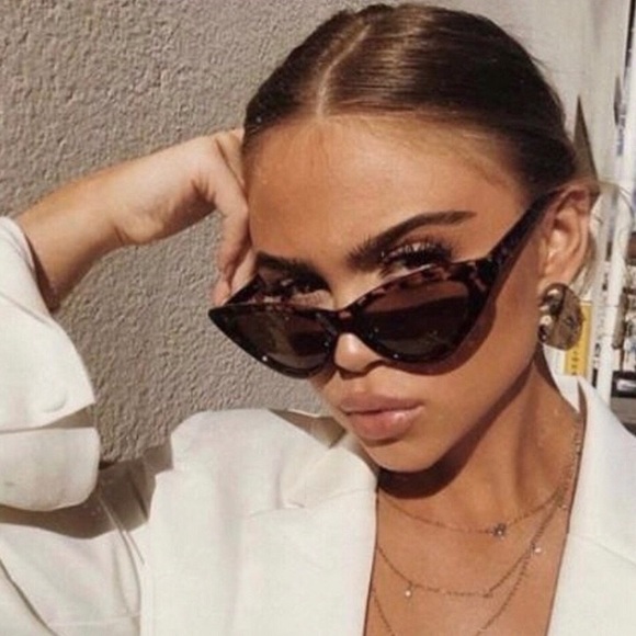 FINAL SALE❗️LAST 1❗️ ‘Lena Luxe’ leopard sunnies - Picture 2 of 9